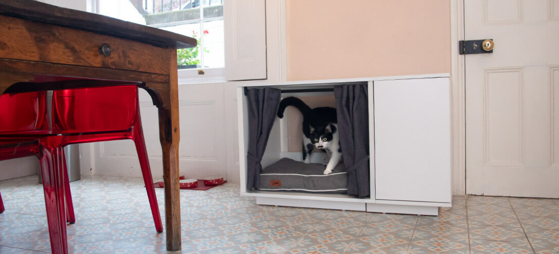 Durch das herausnehmbare Bett kann das Katzenmöbel Maya Nook ganz einfach sauber gehalten werden. Warum verwöhnen Sie Ihr Kätzchen nicht mit seinem Traum-Katzenbett?