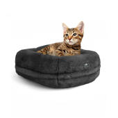 Luxurious super soft Maya donut katzenbett in earl grey mit darauf sitzender katze