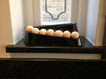 Eierrampe mit vielen zwerghuhn-eiern