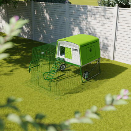 Eglu Cube mit 2-m-Auslauf, Tragegriffen und Rädern
