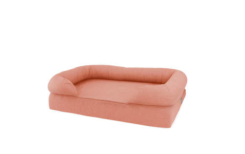 Ein mittelgroßes 36er memory-schaumstoff-rollenbett in rosa
