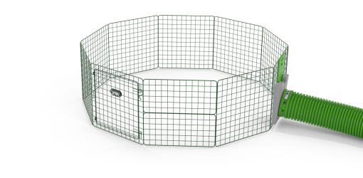 Ein niedriger kompakter spielstall für meerschweinchen mit einem Zippi tunnel