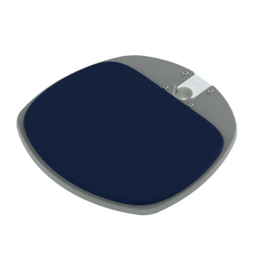 Graue kunststoffplattform mit blauem kissen als zubehör für das Omlet Freestyle kratzbaum-spielsystem