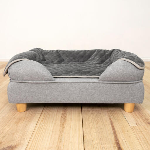Das zeitlose, stilvolle Design des Memory-Foam Hundebettes macht es zu einem Möbelstück, das Sie in Ihrem Zuhause gern zur Schau stellen werden