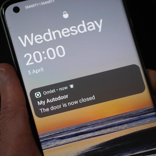 Nahaufnahme der Omlet app-benachrichtigung auf einem smartphone
