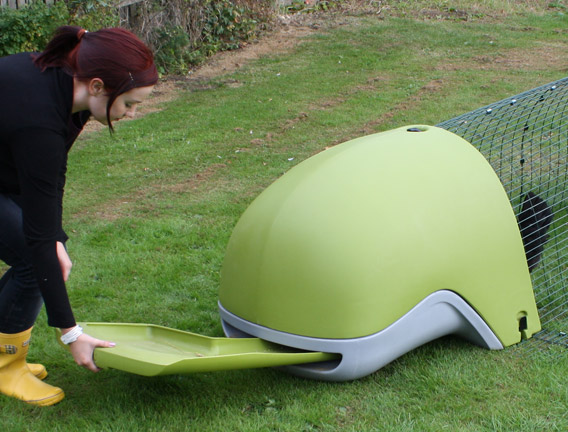 Der Eglu Classic ist dank seines zugänglichen Designs einfach zu reinigen.