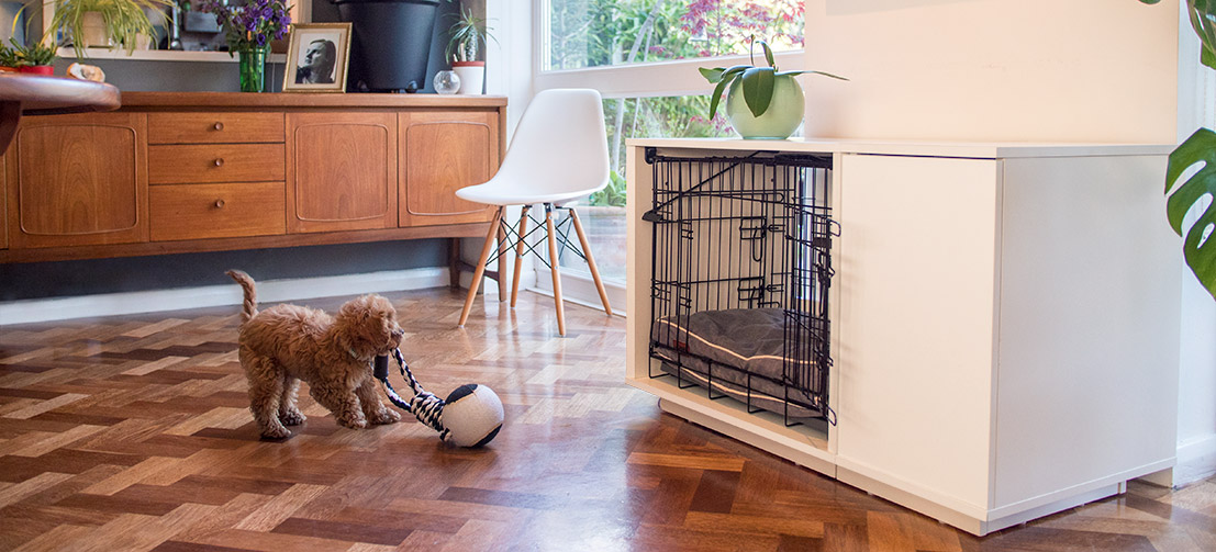 Die Omlet Fido Nook ist ein elegant gestaltetes Möbelstück für Hunde und wird in jedem Raum toll aussehen.
