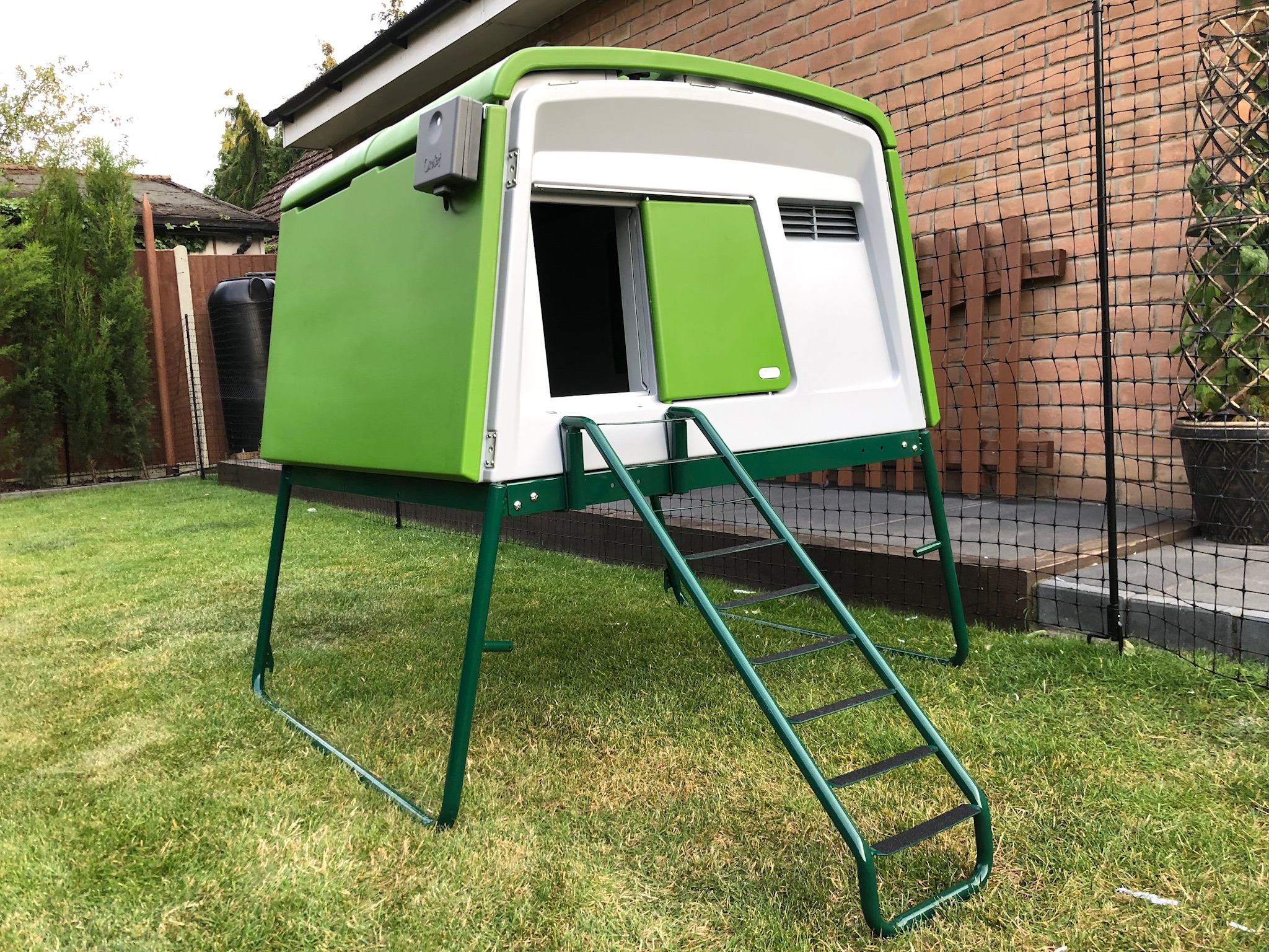 Der neue Eglu Cube Hühnerstall winterfest, fahrbar und mit Gehege